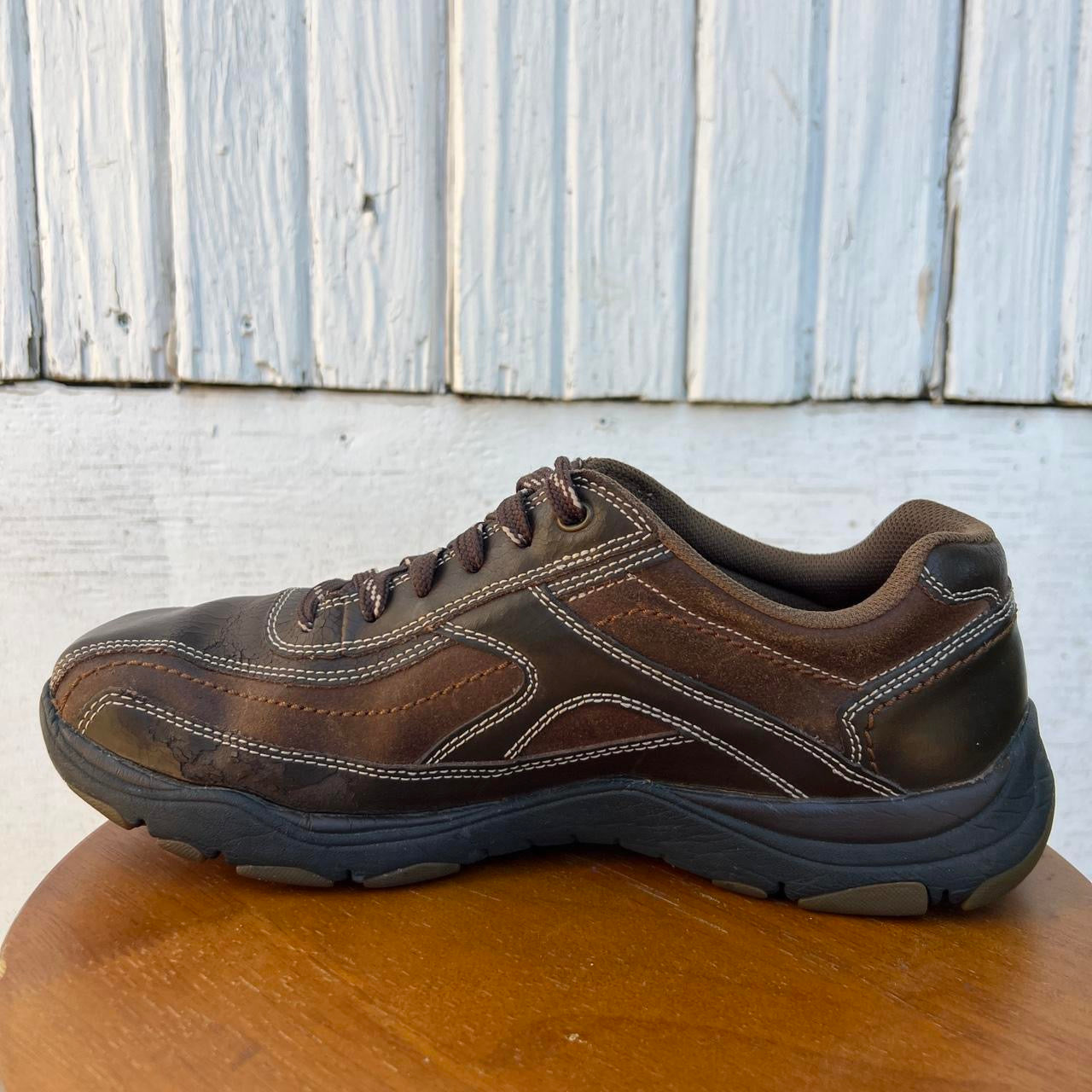 Size Men’s 9 | Brown Leather Skechers Memory Foam Shoes